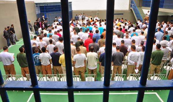 Triste realidade: superlotação constante, acima de 330 presos