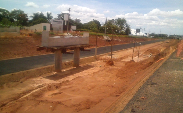 Pontilhão da Portinari para Ribeirão Corrente com obras paralisadas há várias semanas