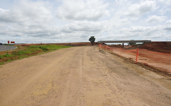Obras paradas há mais de três semanas no Pontilhão de acesso da Portinari para Jeriquara