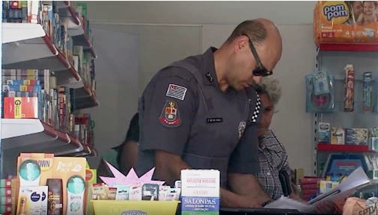 Polícia fez buscas e lacrou farmácia do político
