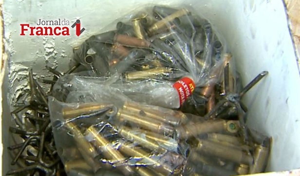 Parte da munição de grosso calibre usado pelos bandidos