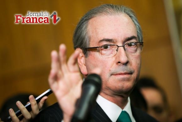 Eduardo Cunha perde a Presidências, mas, por enquanto, continua deputado