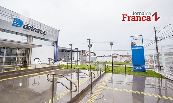 Unidade do Detran ficou fechada 4 dias: vence licenciamento final 2