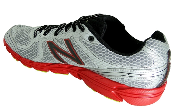 Um dos modelos atuais da New Balance vendido no Brasil (Foto Ilustração)