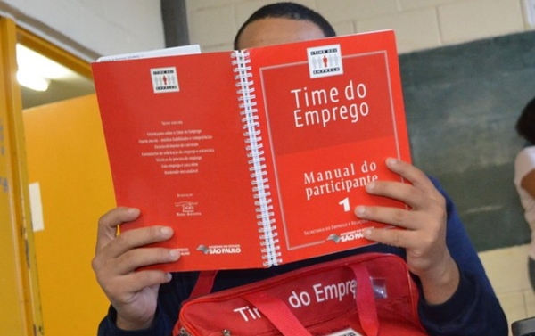 Foram 12 encontros ministrados pela educadora do centro, Virgínia Aparecida Bacagini (Foto SERT)