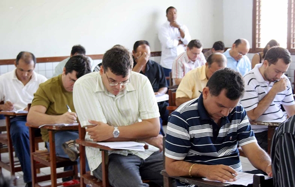 Passos e Conquista, ambas em Minas, abrem concursos públicos