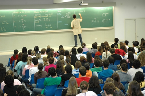 Proposta saiu de acordo com sindicato dos educadores (Agencia MG)