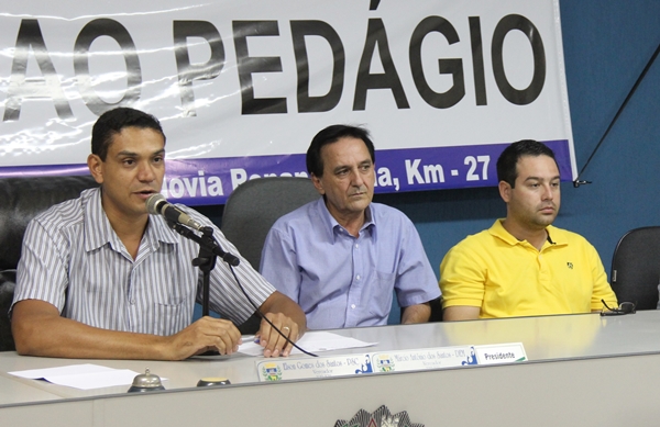 Vereador Elson, Prefeito Miguel e o vice de Rifaina, Cidinho (Foto CR)