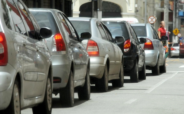Vence o prazo para placas com final 8 (Arquivo JF)