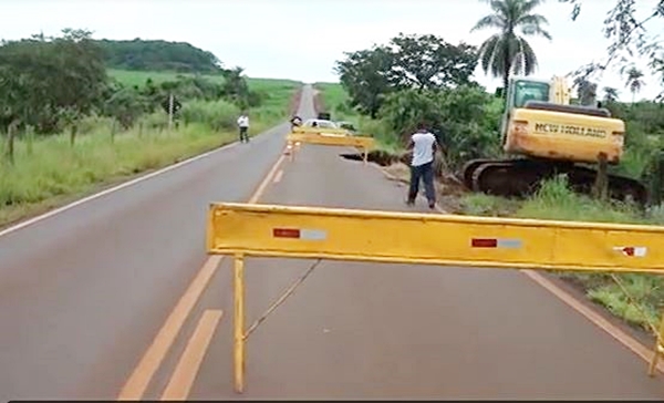Trecho interditado na vicinal Oswaldo Gilberto (Foto Circuito Regional)