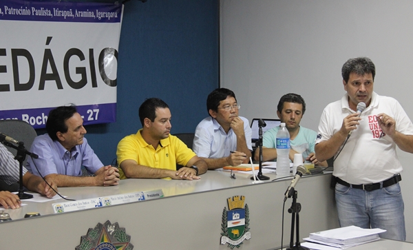 Vereador Marco Garcia e os membros da Mesa (Foto Circuito Regional)