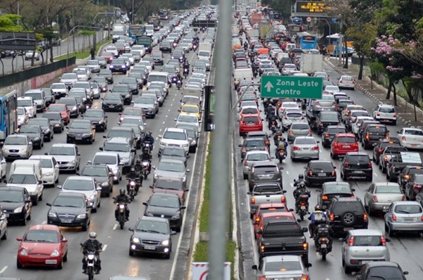 Nesse período, continuam valendo normalmente o Programa de Restrição ao Trânsito de Veículos Pesados - Rodízio do caminhão (Foto Reprodução)