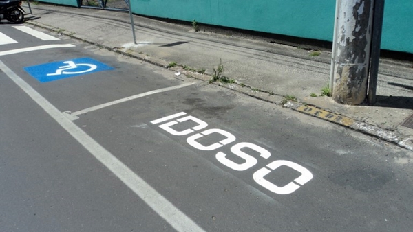 Medida também é válida em estacionamentos privados (Foto Arquivo JF)