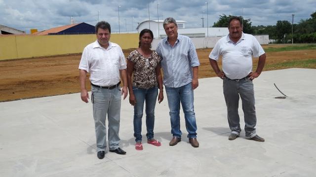 Marco Garcia visita obras do centro de lazer na zona norte (Foto: Divulgação Câmara)
