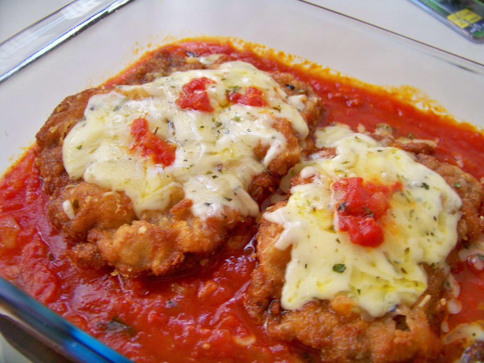 Bife a parmegiana, uma excelente sugestão para o almoço de domingo (Foto: Receitas e Receitas)