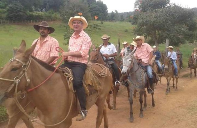 Cavalgadas são tradicionais na comemoração do Dia de Nossa Senhora Aparecida, em 12 de outubro (Foto: Reprodução)