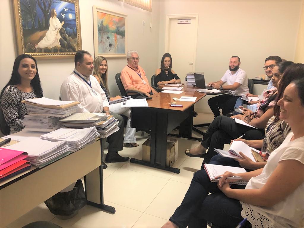 Equipe técnica do Departamento de Saúde com os representantes da Santa Casa de Igarapava (Foto: Reprodução)
