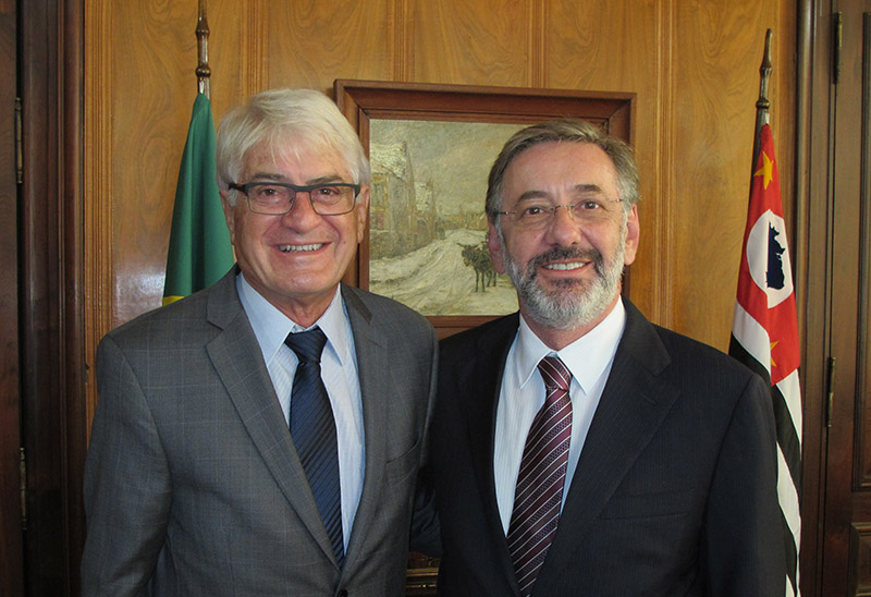 O deputado Roberto Engler com Márcio Fernando Elias Rosa, secretário estadual de Justiça e Cidadania