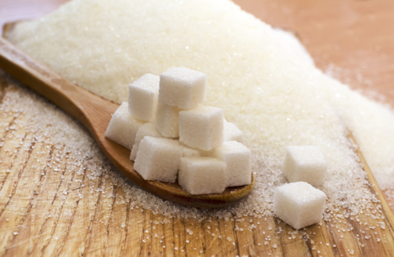 Assim como ocorre com o sal, excesso de açúcar provoca inúmeros malefícios à saúde