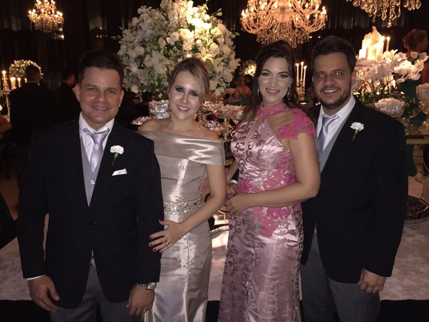 Os cantores João Neto e Frederico com suas esposas (Foto: Reprodução Instagram)