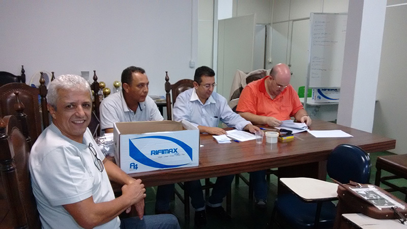 Servidores da Câmara Municipal de Franca estão acompanhado o pleito (foto: Gil Magela)