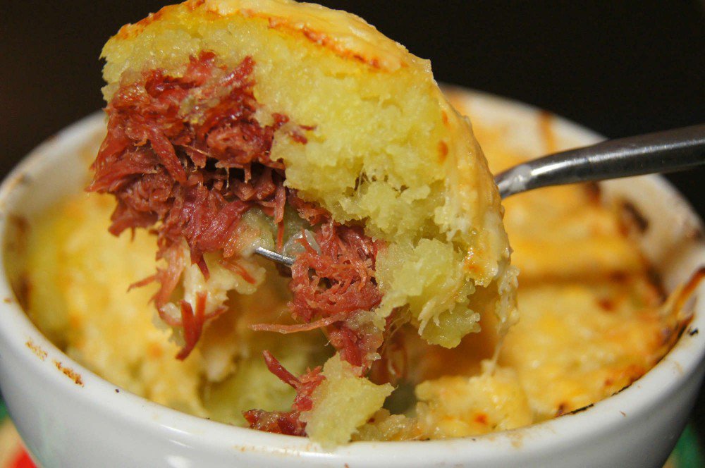 Escondidinho de carne seca