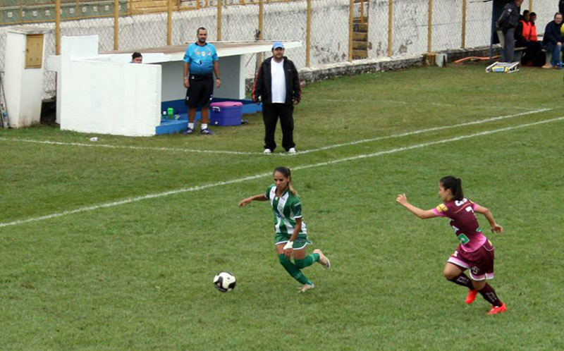 Atleta da Francana durante partida contra a Ferroviária no Lanchão (foto: divulgação)