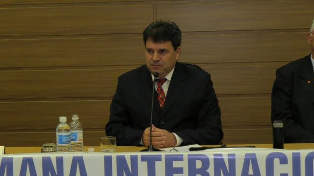 Presidente da Câmara Marco Garcia intercede favorável a escola (Foto: Divulgação Câmara)