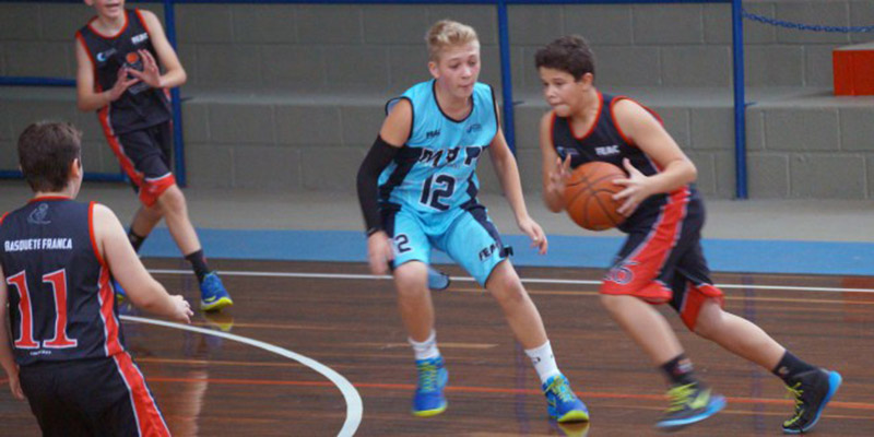 Garotos do MVP-Basquete durante partida em Franca (foto: divulgação)