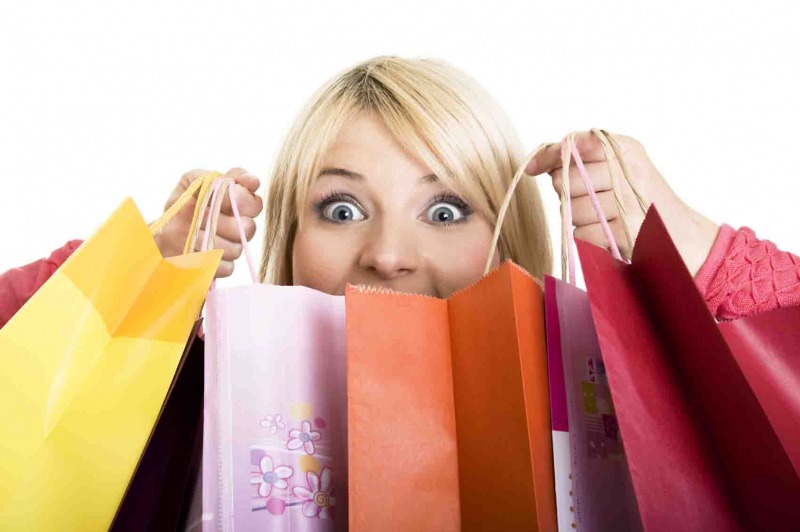 Com o Natal se aproximando, é inevitável enfrentar gastos extras, mas seguindo algumas dicas, é possível presentear sem fugir do orçamento