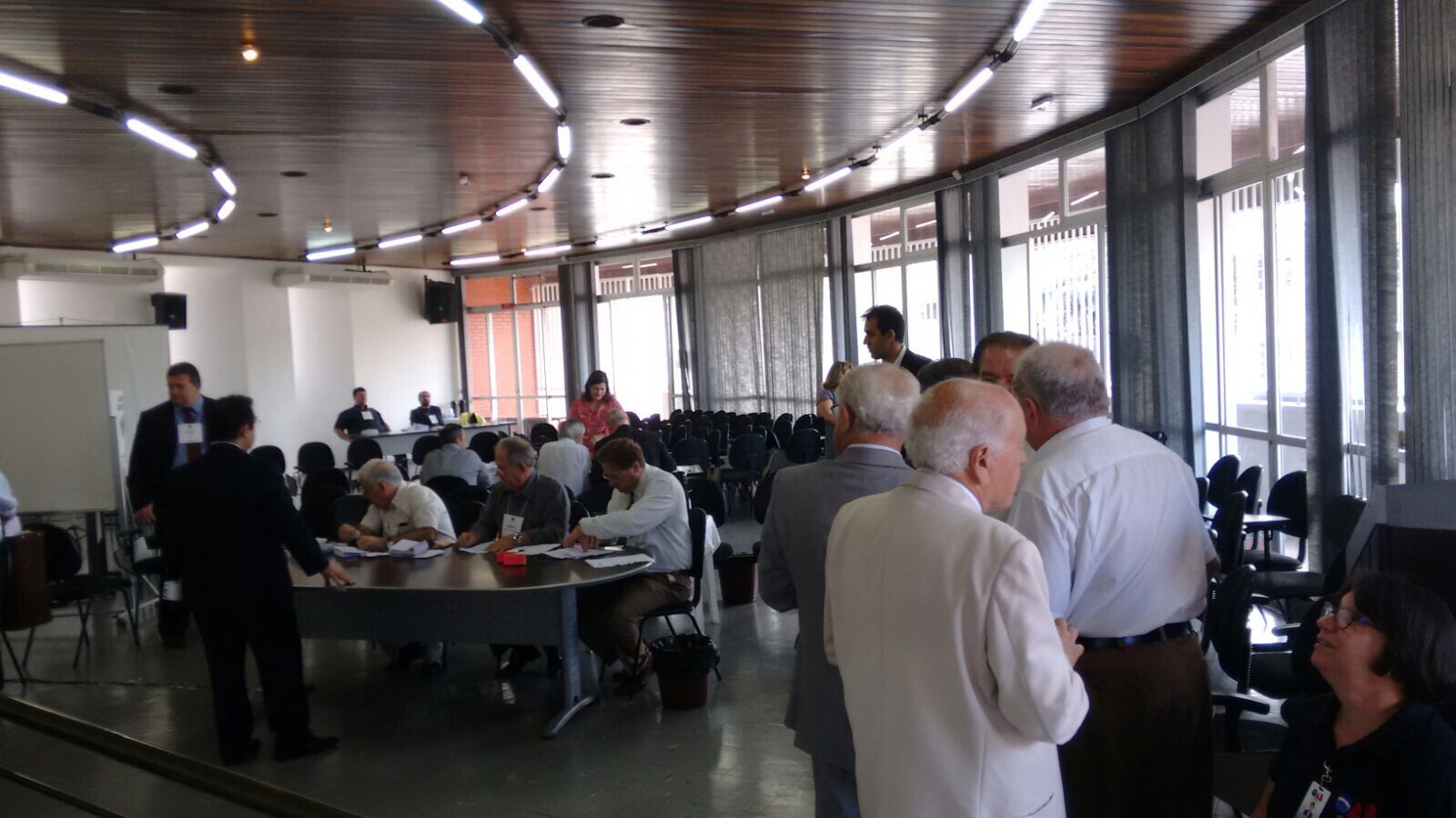 Movimentação está intensa na Casa do Advogado em Franca, desde o início da votação nesta quarta-feira, 18