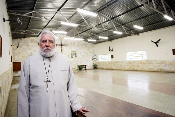 Padre Dé está internado em estado grave na Santa Casa de Franca (Foto: Blog do Roque)