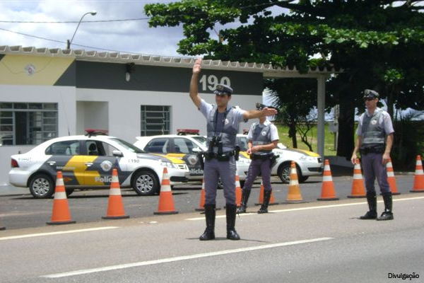 Polícia Rodoviária fiscaliza veículos nas rodovias estaduais que cortam a região de Franca (Foto: Divulgação)