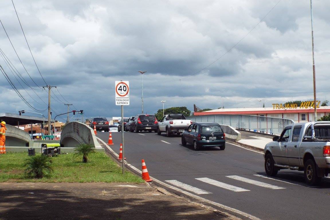 Prefeitura estuda medidas para diminuir lentidão no trânsito na Vila São Sebastião (Foto: Divulgação vereador Claudinei)