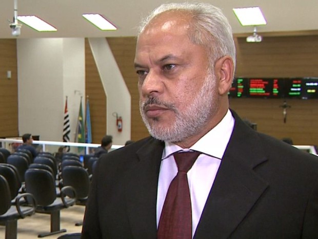 Vergara diz que cortes nas verbas pela União dificultam cirurgias pela Santa Casa (Foto: Câmara de Franca)