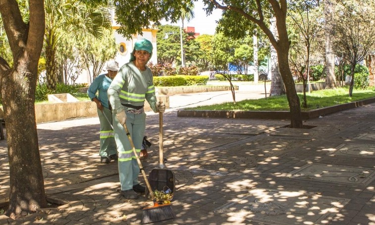 Seleta dá aviso prévio para varredores enquanto estuda sua operação - Jornal da Franca