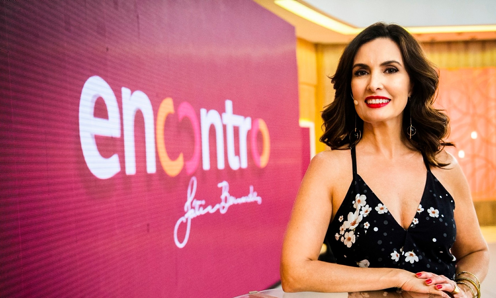 Fátima Bernardes fala sobre ‘pé na bunda’ no ‘Encontro’ e internautas vibram - Jornal da Franca