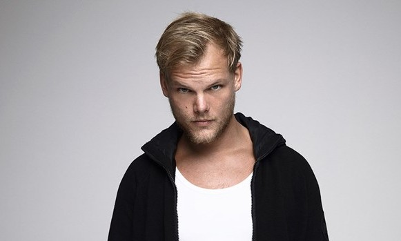 Morre aos 28 anos, na cidade de Mascate, o ​DJ e produtor sueco Avicii - Jornal da Franca