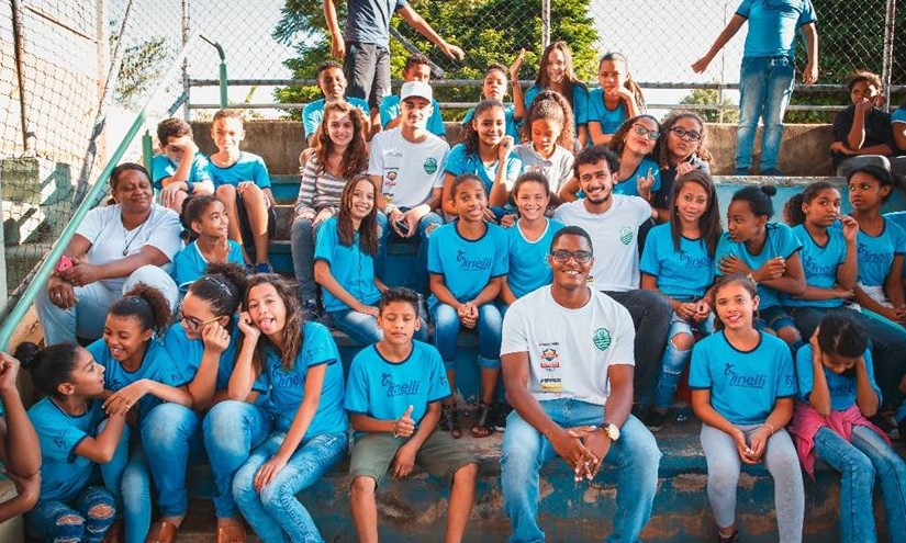 Jogadores da Francana fazem ação social em escola do Jardim Martins - Jornal da Franca