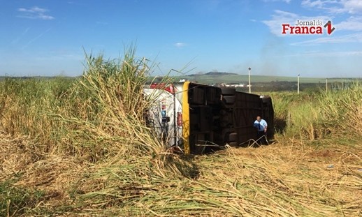 Ônibus tomba e deixa 11 feridos entre Igarapava (SP)  e Uberaba (MG) - Jornal da Franca