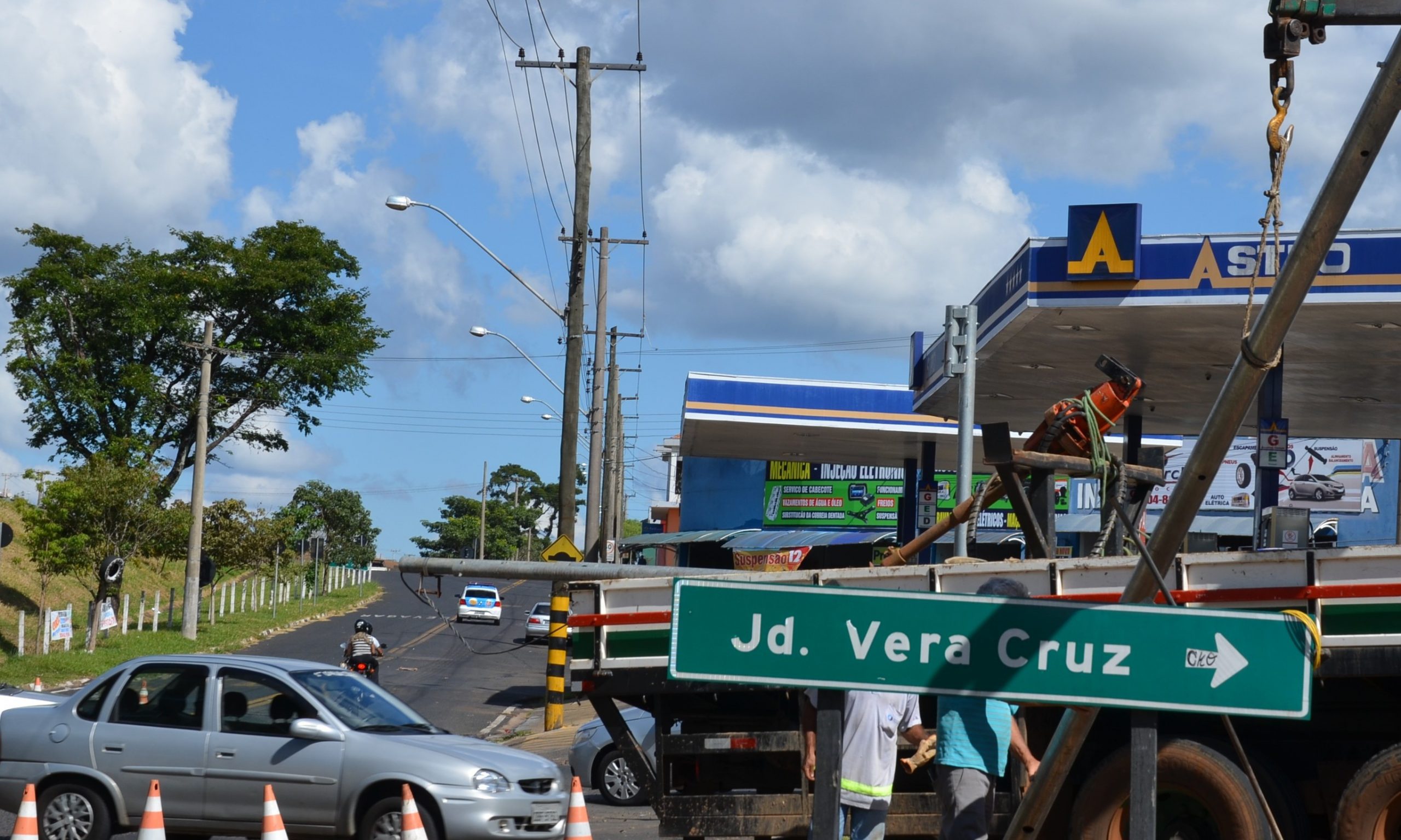 Começam a funcionar os semáforos instalados no acesso ao Jardim Vera Cruz - Jornal da Franca