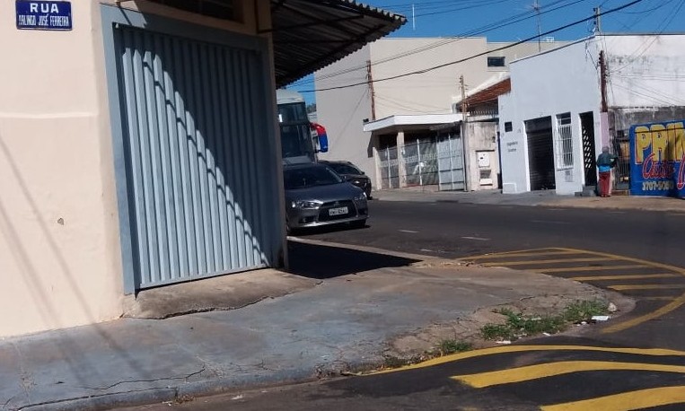 Lombada perto do Detran
existe há muitos anos,
dizem moradores do local - Jornal da Franca