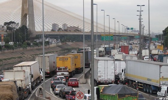 Na paralisação dos caminhões, poluição em S. Paulo caiu pela metade - Jornal da Franca