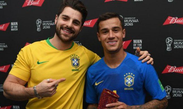 Alok entrega prêmio a Philippe Coutinho, eleito o melhor pela 2ª vez na Copa - Jornal da Franca