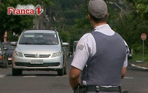 Projeto aprovado impede que devedor de IPVA tenha carro guinchado por dívida - Jornal da Franca