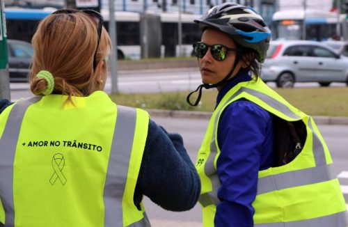 Pedestres nas rodovias de Franca receberão kits com coletes refletivos e lanternas - Jornal da Franca