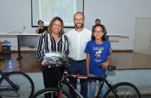 Alunos vencedores de concurso em Franca são premiados com bicicleta - Jornal da Franca