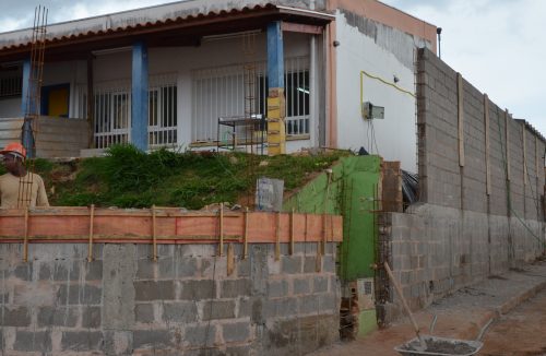 Reconstrução do muro da creche na Vila Izabel segue em andamento - Jornal da Franca