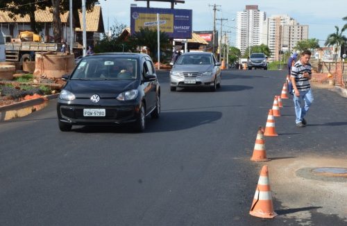 Av. Champagnat recebe estrutura de semáforos e tem trânsito parcial liberado - Jornal da Franca