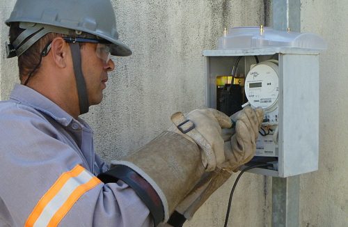 A energia caiu e seu aparelho queimou? Companhia elétrica deve pagar o prejuízo - Jornal da Franca